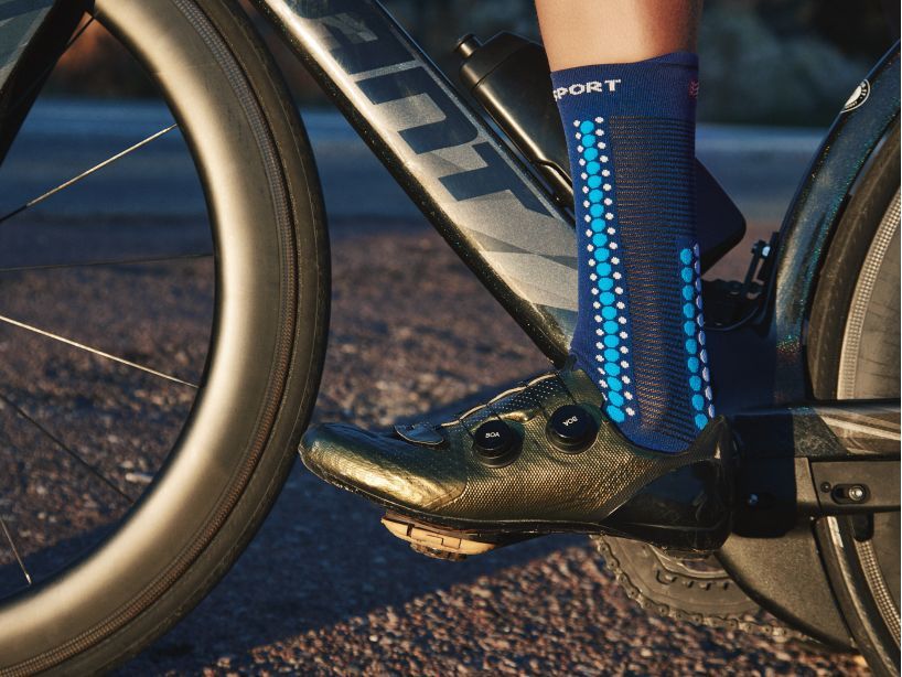 PRO RACING SOCKS V4.0 BIKE - SODALITE/FLUO BLUE